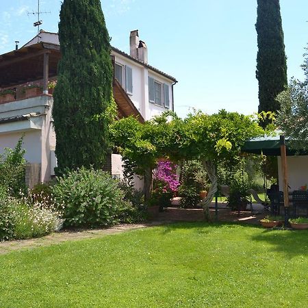 Гостевой дом Casale Ai Poggi Орбетелло Экстерьер фото