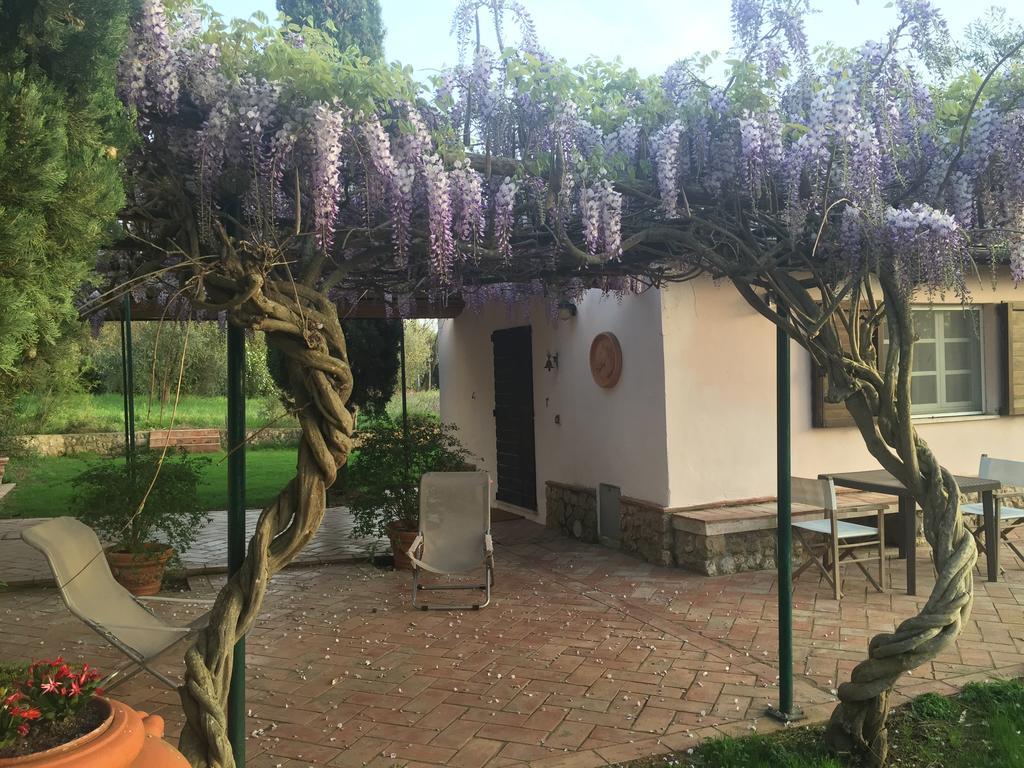 Гостевой дом Casale Ai Poggi Орбетелло Экстерьер фото